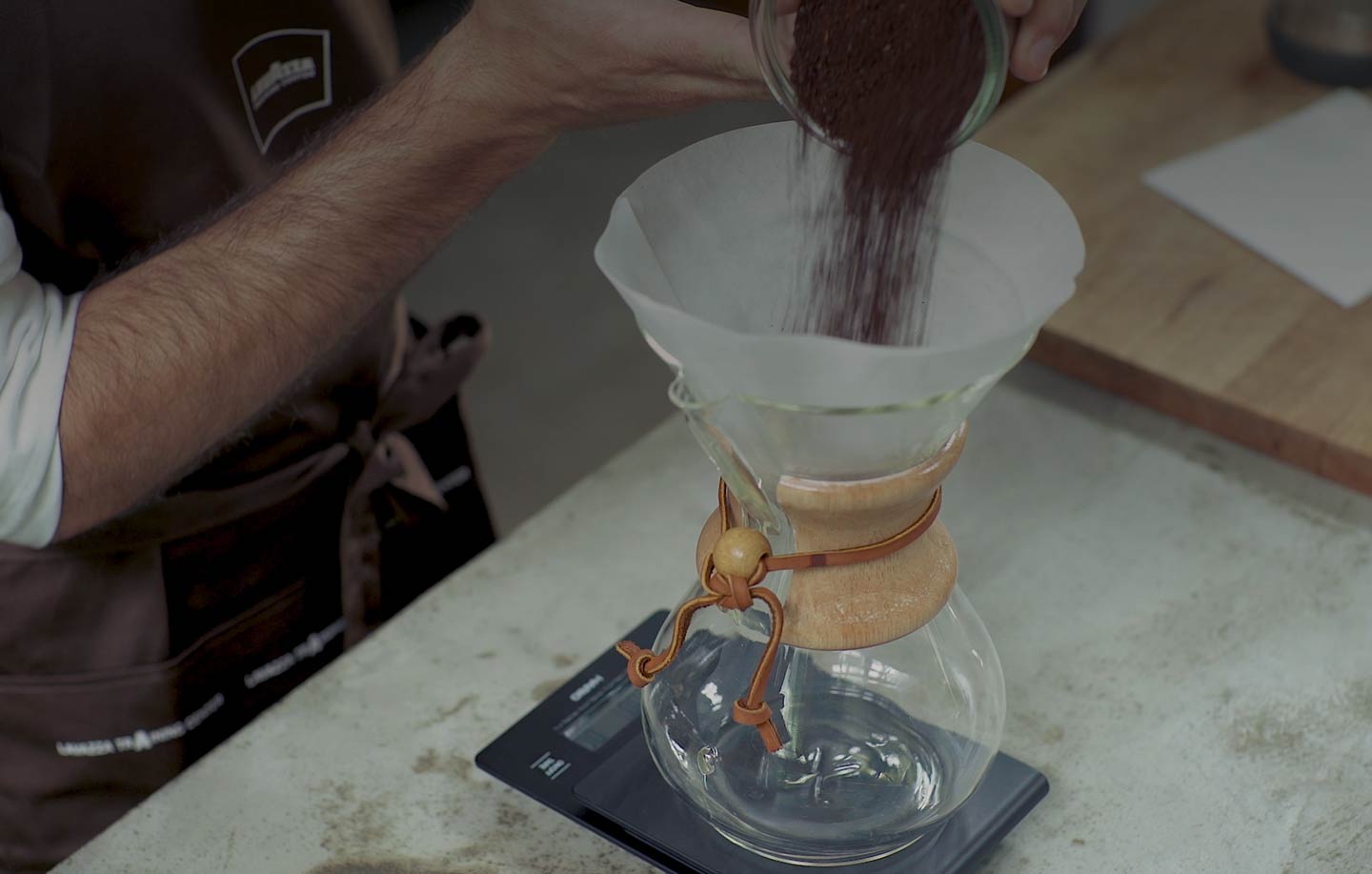 How to make coffee using the Chemex method